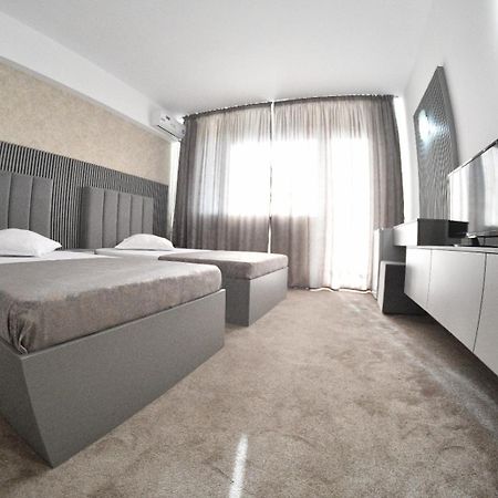 Hotel Parc Craiova Buitenkant foto