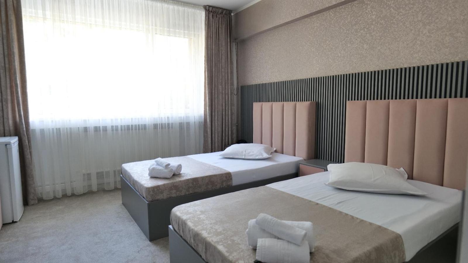 Hotel Parc Craiova Buitenkant foto
