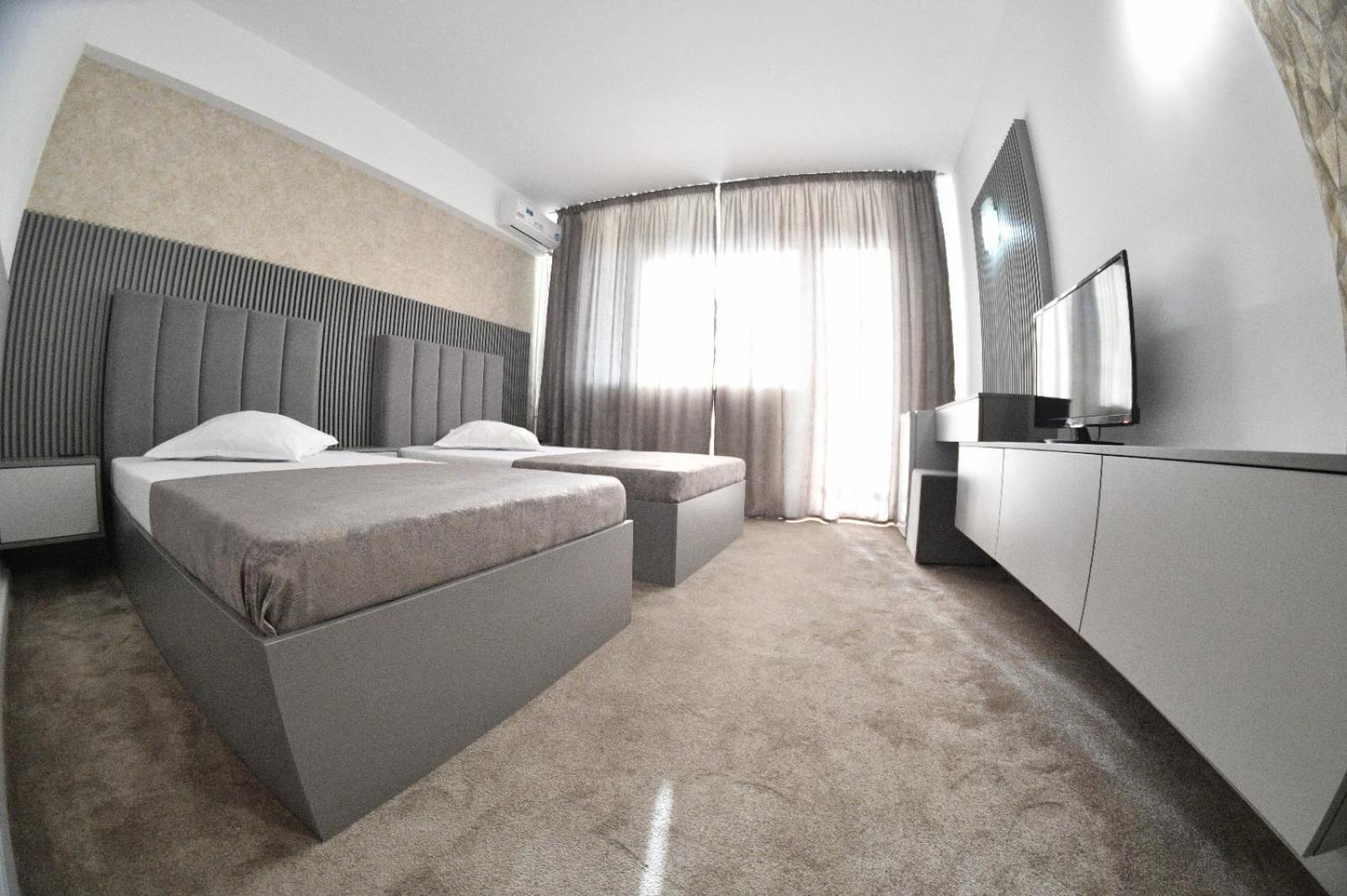 Hotel Parc Craiova Buitenkant foto