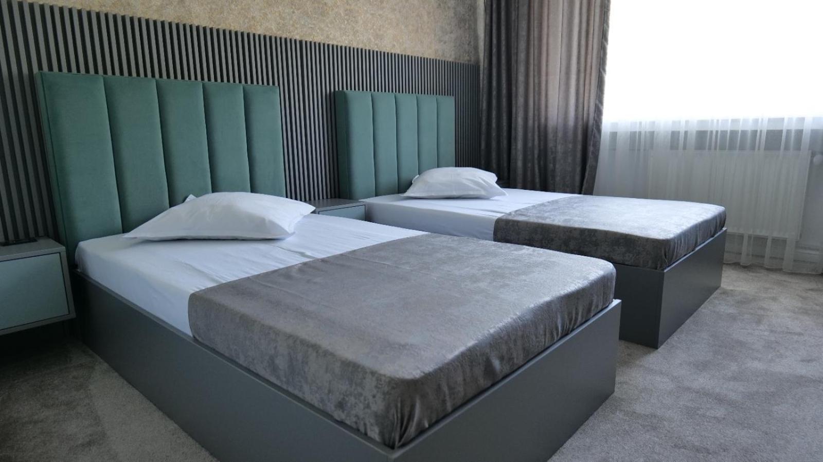 Hotel Parc Craiova Buitenkant foto