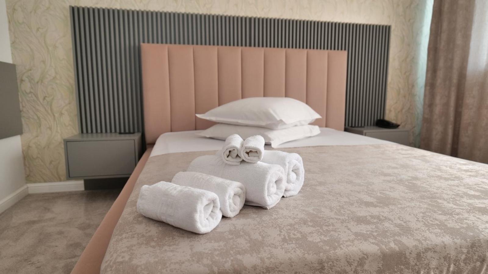 Hotel Parc Craiova Buitenkant foto