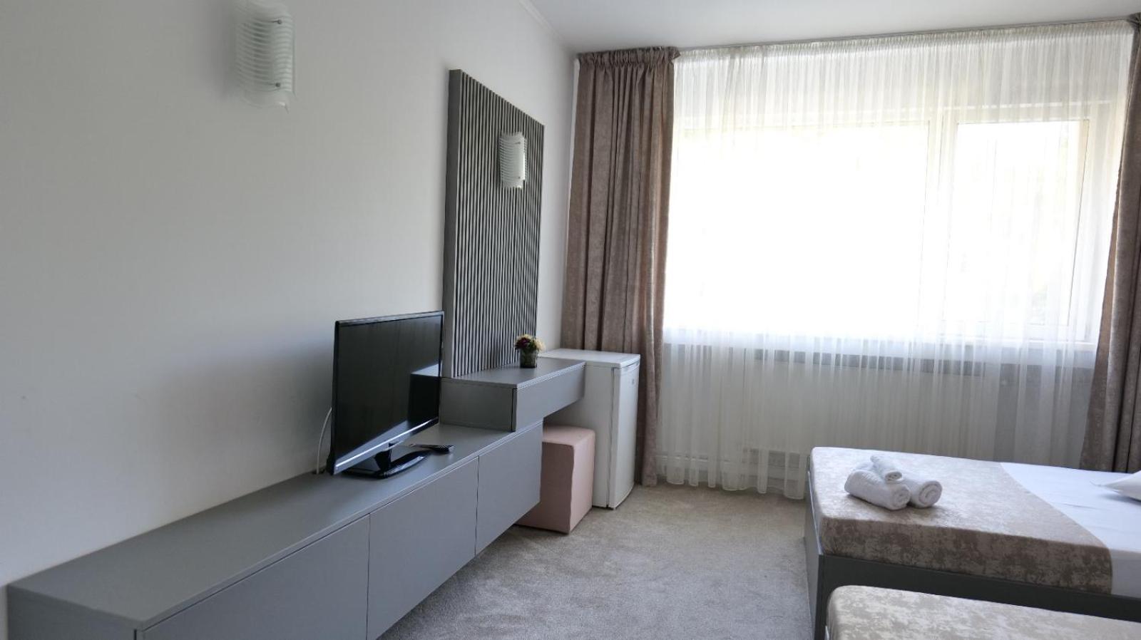 Hotel Parc Craiova Buitenkant foto