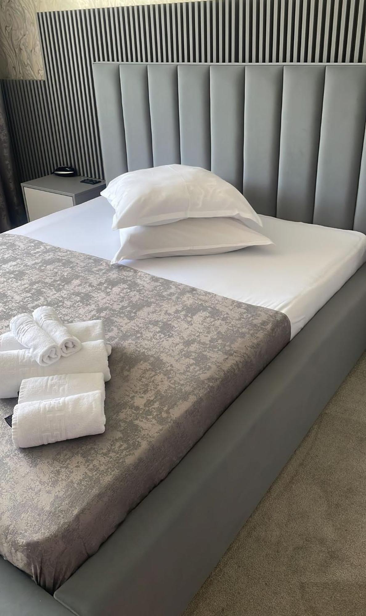 Hotel Parc Craiova Buitenkant foto