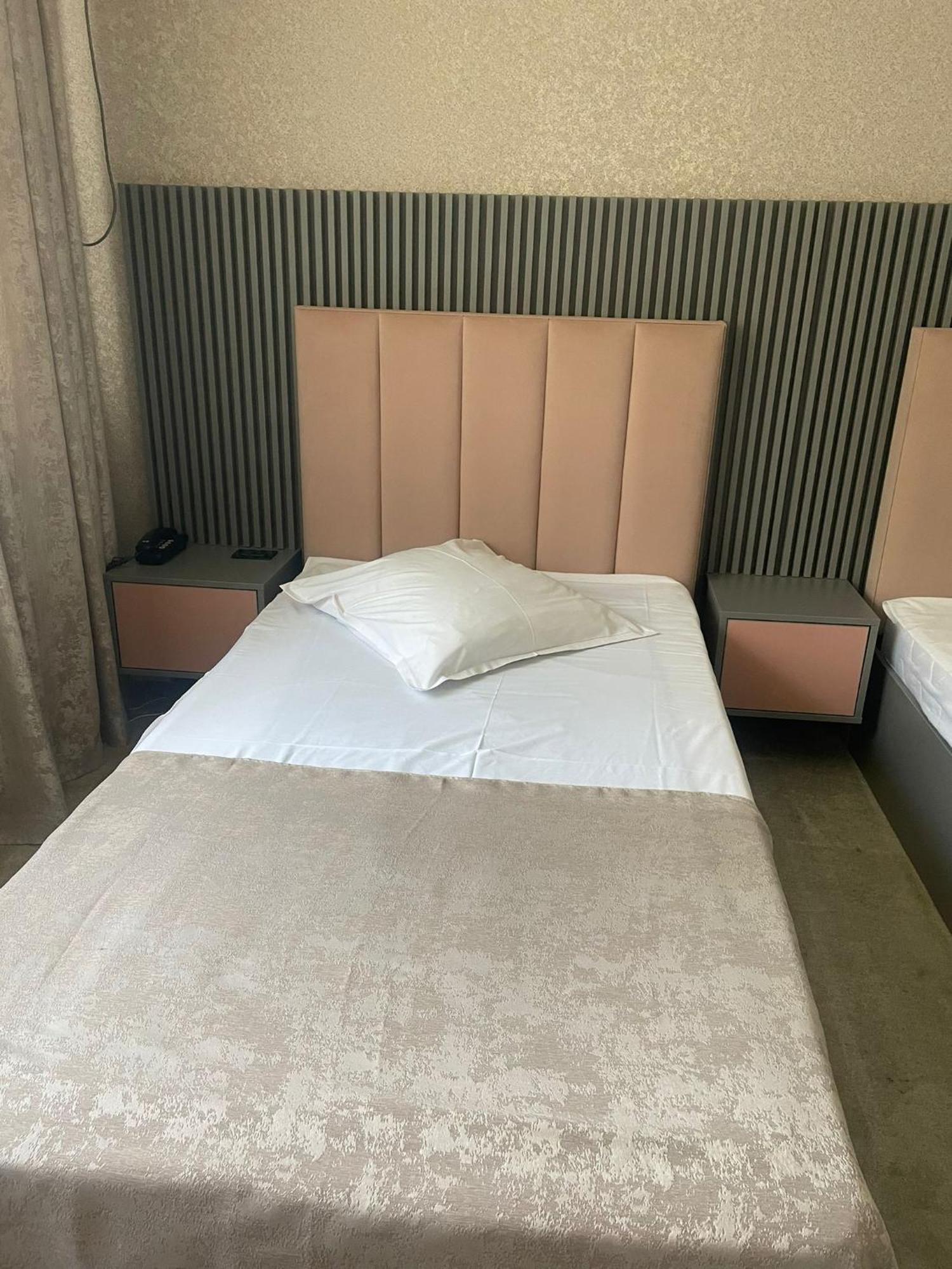 Hotel Parc Craiova Buitenkant foto