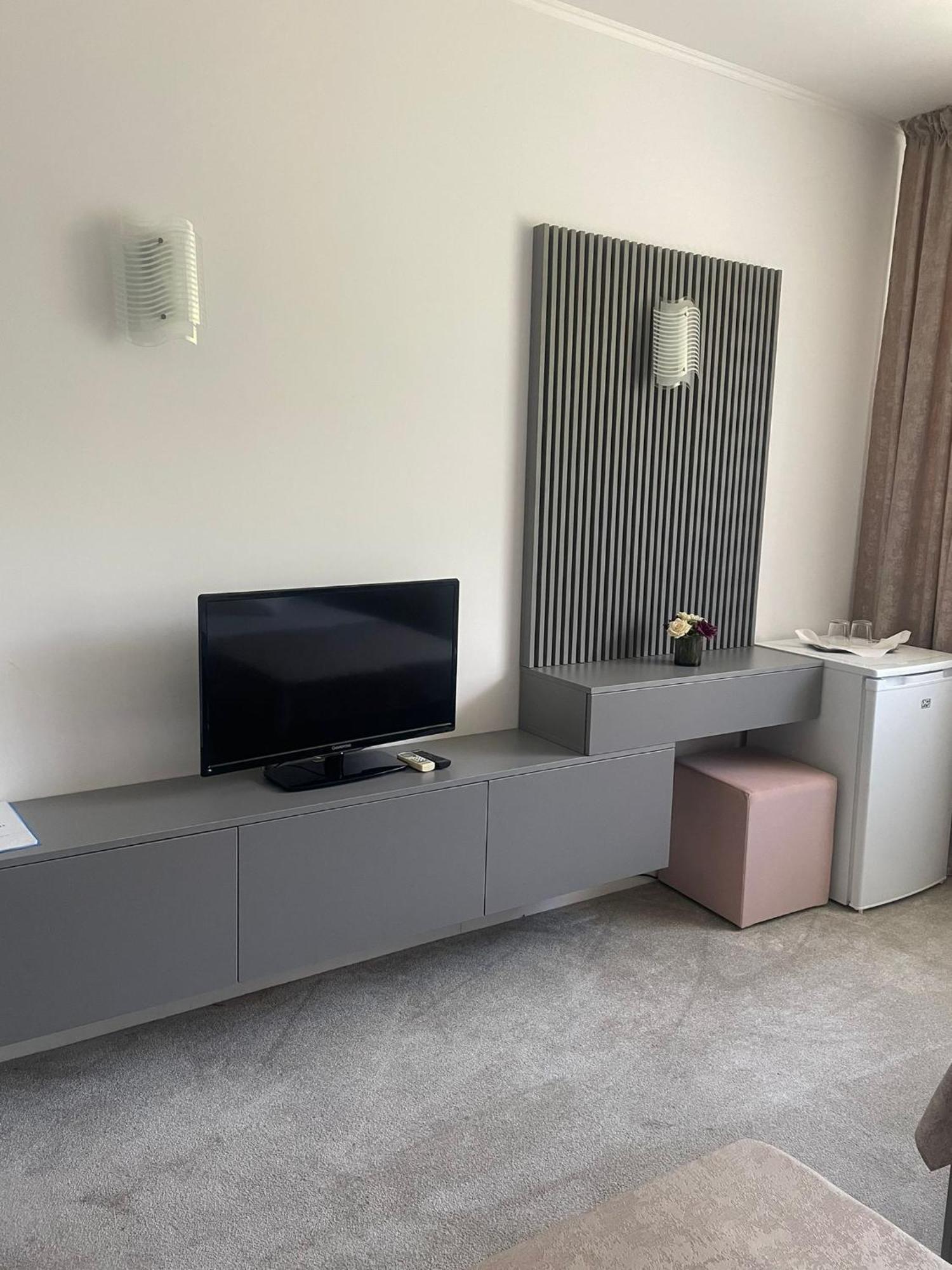 Hotel Parc Craiova Buitenkant foto