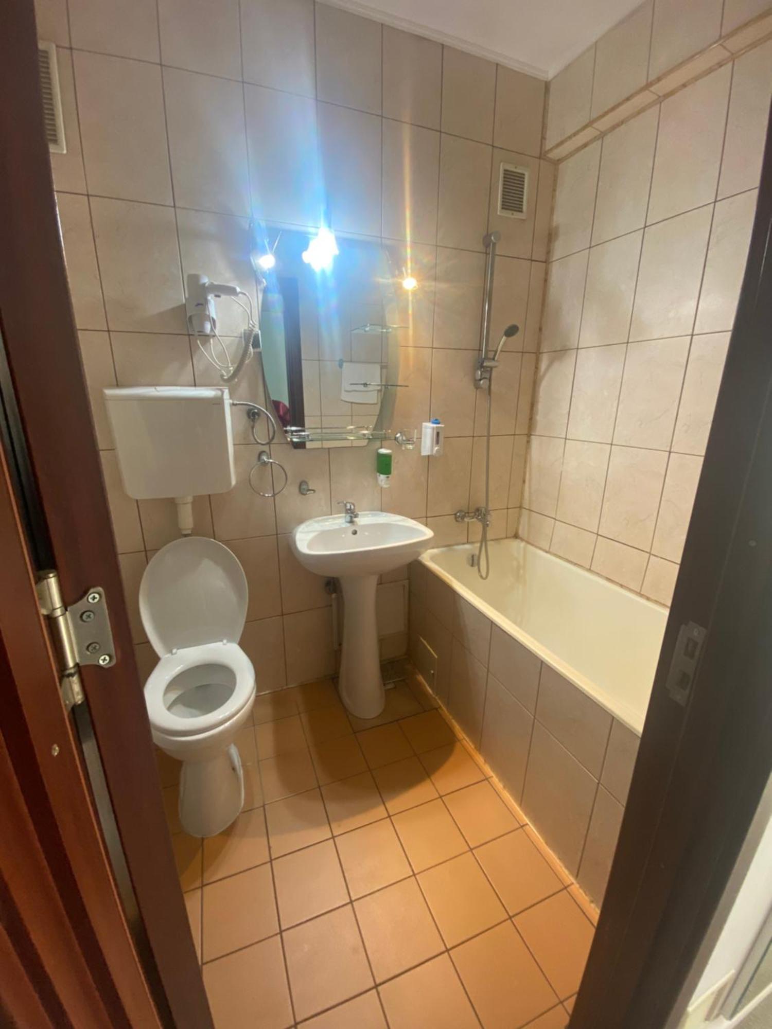 Hotel Parc Craiova Buitenkant foto